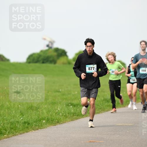 10.05.2026 - 8. Wedeler Halbmarathon Dr. Thomas Lammeyer http://msf.ph/oto/9698858 10.05.2026 11:35:02 Laufen 877, 740, 888 meine-sportfotos.de