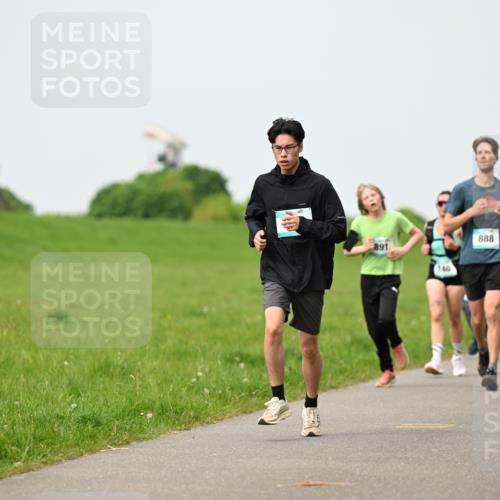 10.05.2026 - 8. Wedeler Halbmarathon Dr. Thomas Lammeyer http://msf.ph/oto/9698859 10.05.2026 11:35:02 Laufen 891, 140, 888 meine-sportfotos.de
