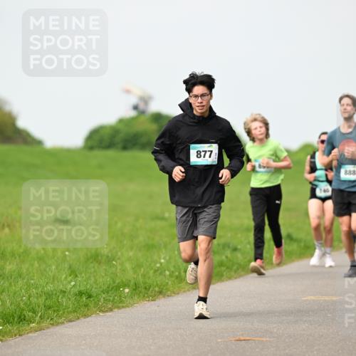 10.05.2026 - 8. Wedeler Halbmarathon Dr. Thomas Lammeyer http://msf.ph/oto/9698863 10.05.2026 11:35:02 Laufen 877, 888 meine-sportfotos.de