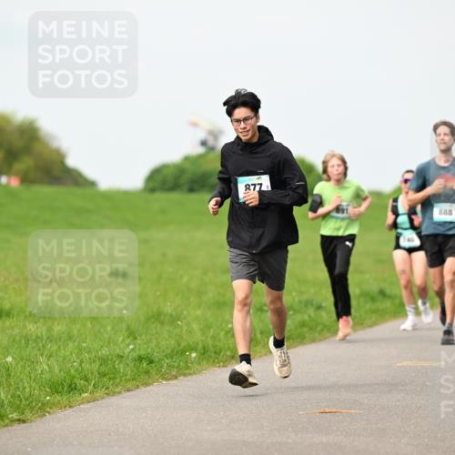 10.05.2026 - 8. Wedeler Halbmarathon Dr. Thomas Lammeyer http://msf.ph/oto/9698866 10.05.2026 11:35:02 Laufen 877, 888 meine-sportfotos.de