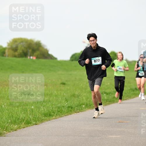 10.05.2026 - 8. Wedeler Halbmarathon Dr. Thomas Lammeyer http://msf.ph/oto/9698867 10.05.2026 11:35:03 Laufen 877, 891, 888 meine-sportfotos.de