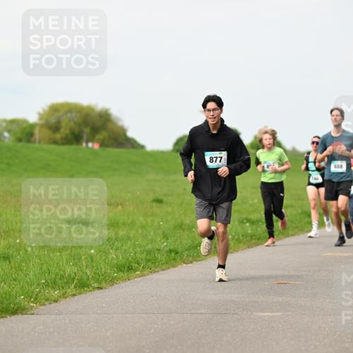 10.05.2026 - 8. Wedeler Halbmarathon Dr. Thomas Lammeyer http://msf.ph/oto/9698869 10.05.2026 11:35:03 Laufen 877, 140, 888 meine-sportfotos.de