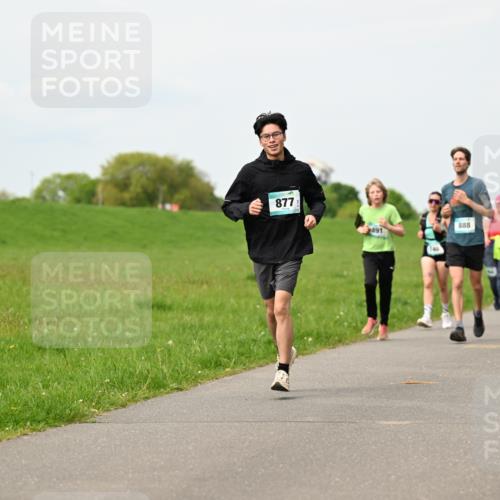 10.05.2026 - 8. Wedeler Halbmarathon Dr. Thomas Lammeyer http://msf.ph/oto/9698873 10.05.2026 11:35:04 Laufen 877, 888 meine-sportfotos.de
