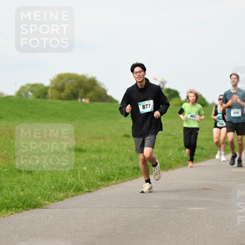 10.05.2026 - 8. Wedeler Halbmarathon Dr. Thomas Lammeyer http://msf.ph/oto/9698874 10.05.2026 11:35:03 Laufen 877, 891, 888 meine-sportfotos.de