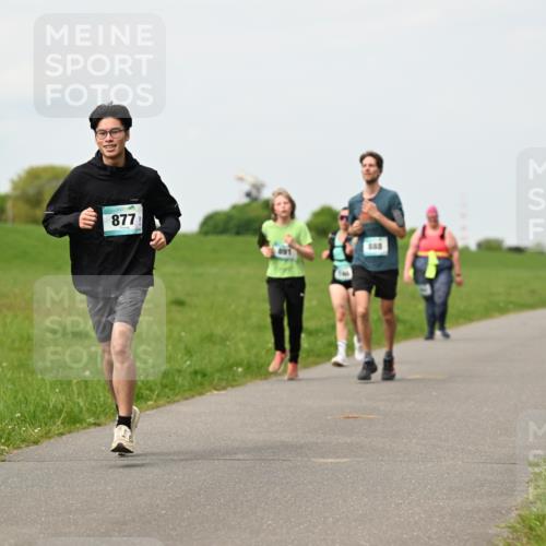 10.05.2026 - 8. Wedeler Halbmarathon Dr. Thomas Lammeyer http://msf.ph/oto/9698875 10.05.2026 11:35:04 Laufen 877, 888 meine-sportfotos.de