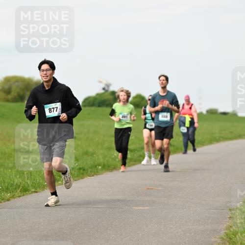 10.05.2026 - 8. Wedeler Halbmarathon Dr. Thomas Lammeyer http://msf.ph/oto/9698876 10.05.2026 11:35:04 Laufen 877, 888 meine-sportfotos.de