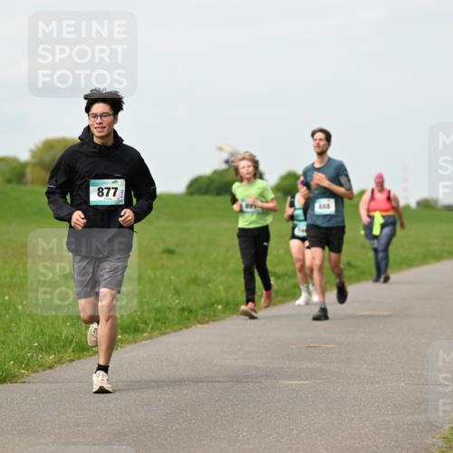 10.05.2026 - 8. Wedeler Halbmarathon Dr. Thomas Lammeyer http://msf.ph/oto/9698877 10.05.2026 11:35:04 Laufen 877, 188 meine-sportfotos.de