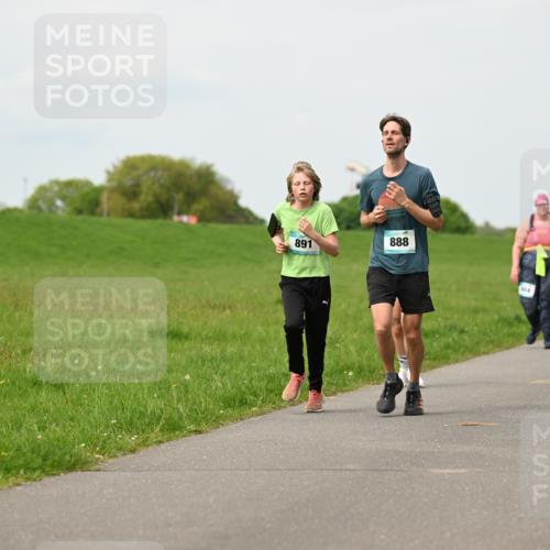 10.05.2026 - 8. Wedeler Halbmarathon Dr. Thomas Lammeyer http://msf.ph/oto/9698881 10.05.2026 11:35:06 Laufen 877, 891, 888 meine-sportfotos.de