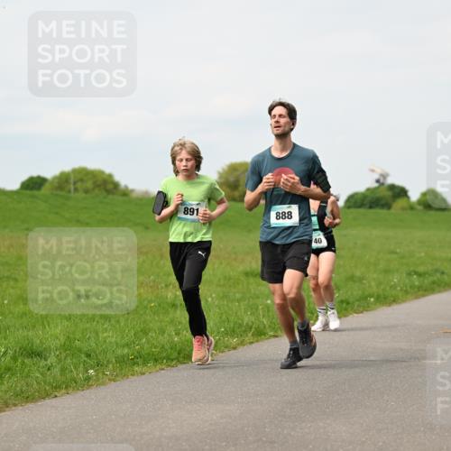 10.05.2026 - 8. Wedeler Halbmarathon Dr. Thomas Lammeyer http://msf.ph/oto/9698896 10.05.2026 11:35:08 Laufen 891, 888 meine-sportfotos.de