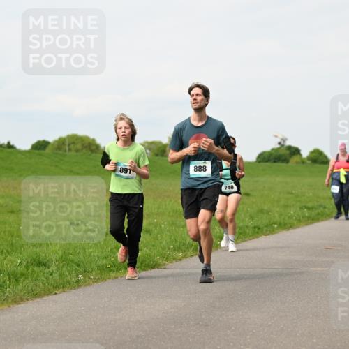 10.05.2026 - 8. Wedeler Halbmarathon Dr. Thomas Lammeyer http://msf.ph/oto/9698898 10.05.2026 11:35:08 Laufen 891, 888, 740 meine-sportfotos.de
