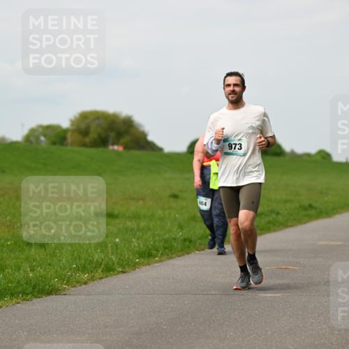 10.05.2026 - 8. Wedeler Halbmarathon Dr. Thomas Lammeyer http://msf.ph/oto/9698920 10.05.2026 11:35:13 Laufen 384, 973 meine-sportfotos.de