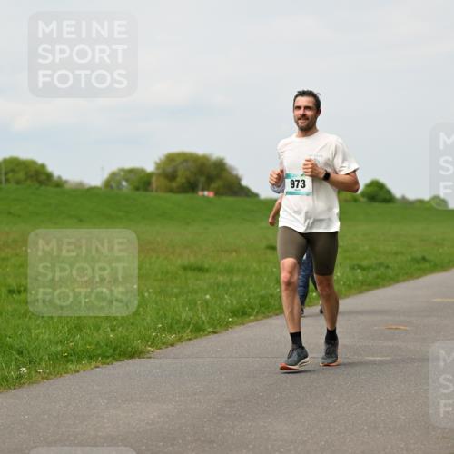 10.05.2026 - 8. Wedeler Halbmarathon Dr. Thomas Lammeyer http://msf.ph/oto/9698924 10.05.2026 11:35:13 Laufen 973 meine-sportfotos.de