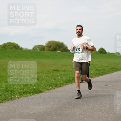 10.05.2026 - 8. Wedeler Halbmarathon Dr. Thomas Lammeyer http://msf.ph/oto/9698925 10.05.2026 11:35:13 Laufen 973 meine-sportfotos.de
