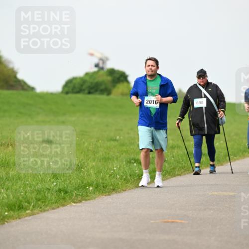 10.05.2026 - 8. Wedeler Halbmarathon Dr. Thomas Lammeyer http://msf.ph/oto/9698950 10.05.2026 11:35:31 Laufen 3085, 2010, 698, 889, 890 meine-sportfotos.de