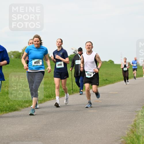 10.05.2026 - 8. Wedeler Halbmarathon Dr. Thomas Lammeyer http://msf.ph/oto/9698983 10.05.2026 11:35:37 Laufen 2010, 605, 698, 890, 258 meine-sportfotos.de