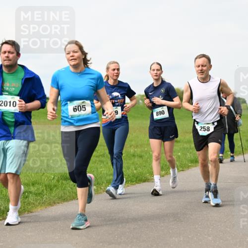 10.05.2026 - 8. Wedeler Halbmarathon Dr. Thomas Lammeyer http://msf.ph/oto/9698990 10.05.2026 11:35:39 Laufen 3025, 2010, 605, 890, 258 meine-sportfotos.de