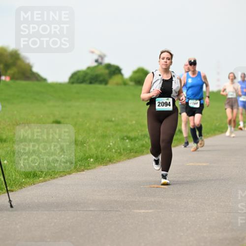 10.05.2026 - 8. Wedeler Halbmarathon Dr. Thomas Lammeyer http://msf.ph/oto/9699007 10.05.2026 11:35:43 Laufen 698, 2094, 2208 meine-sportfotos.de