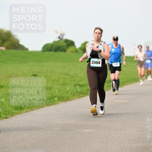 10.05.2026 - 8. Wedeler Halbmarathon Dr. Thomas Lammeyer http://msf.ph/oto/9699009 10.05.2026 11:35:43 Laufen 2094, 270 meine-sportfotos.de