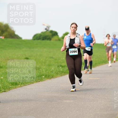 10.05.2026 - 8. Wedeler Halbmarathon Dr. Thomas Lammeyer http://msf.ph/oto/9699010 10.05.2026 11:35:43 Laufen 2094 meine-sportfotos.de