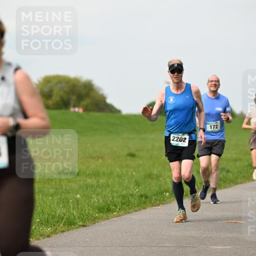 10.05.2026 - 8. Wedeler Halbmarathon Dr. Thomas Lammeyer http://msf.ph/oto/9699023 10.05.2026 11:35:46 Laufen 2094, 2202, 172 meine-sportfotos.de