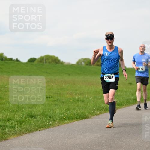 10.05.2026 - 8. Wedeler Halbmarathon Dr. Thomas Lammeyer http://msf.ph/oto/9699035 10.05.2026 11:35:47 Laufen 2202, 172, 1002 meine-sportfotos.de