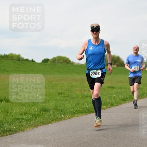 10.05.2026 - 8. Wedeler Halbmarathon Dr. Thomas Lammeyer http://msf.ph/oto/9699039 10.05.2026 11:35:48 Laufen 2202, 813, 172, 1007 meine-sportfotos.de