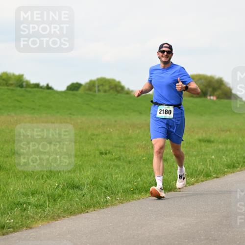 10.05.2026 - 8. Wedeler Halbmarathon Dr. Thomas Lammeyer http://msf.ph/oto/9699069 10.05.2026 11:35:53 Laufen 2180 meine-sportfotos.de