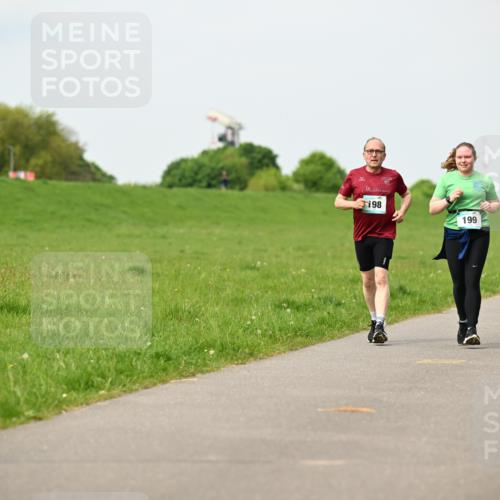 10.05.2026 - 8. Wedeler Halbmarathon Dr. Thomas Lammeyer http://msf.ph/oto/9699077 10.05.2026 11:35:56 Laufen 198, 199 meine-sportfotos.de