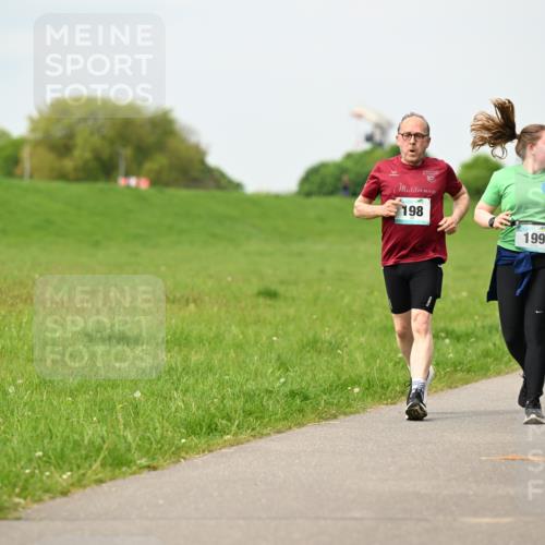 10.05.2026 - 8. Wedeler Halbmarathon Dr. Thomas Lammeyer http://msf.ph/oto/9699091 10.05.2026 11:35:58 Laufen 198, 199 meine-sportfotos.de