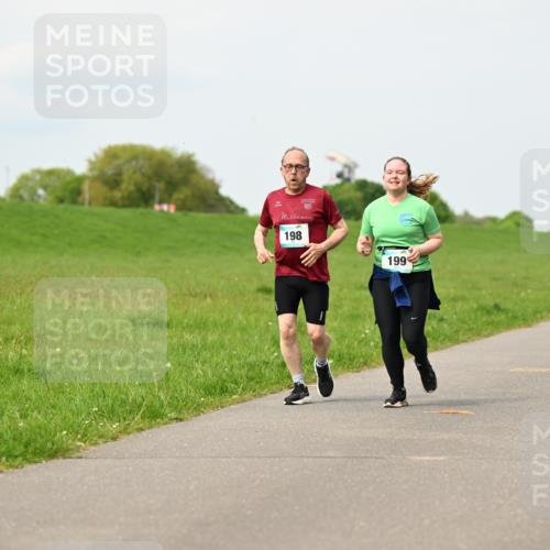 10.05.2026 - 8. Wedeler Halbmarathon Dr. Thomas Lammeyer http://msf.ph/oto/9699096 10.05.2026 11:35:59 Laufen 198, 199 meine-sportfotos.de
