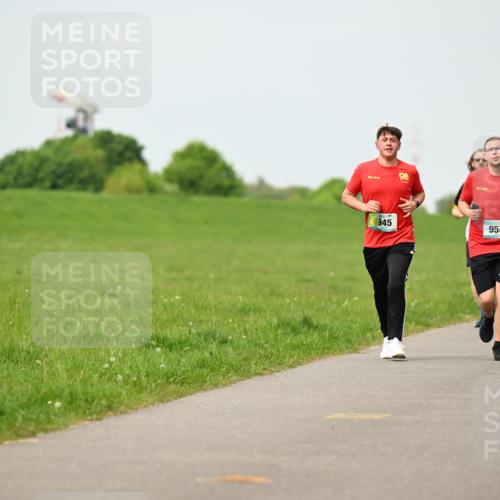 10.05.2026 - 8. Wedeler Halbmarathon Dr. Thomas Lammeyer http://msf.ph/oto/9699113 10.05.2026 11:36:03 Laufen 945, 954 meine-sportfotos.de