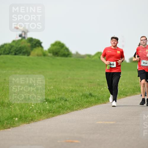 10.05.2026 - 8. Wedeler Halbmarathon Dr. Thomas Lammeyer http://msf.ph/oto/9699115 10.05.2026 11:36:04 Laufen 945, 954 meine-sportfotos.de