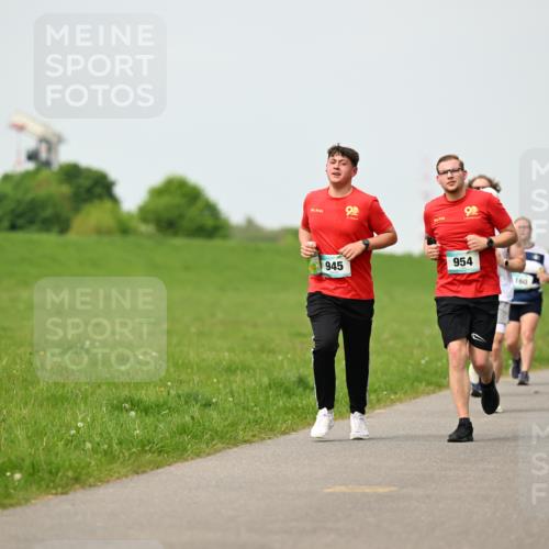 10.05.2026 - 8. Wedeler Halbmarathon Dr. Thomas Lammeyer http://msf.ph/oto/9699123 10.05.2026 11:36:04 Laufen 945, 954, 160 meine-sportfotos.de