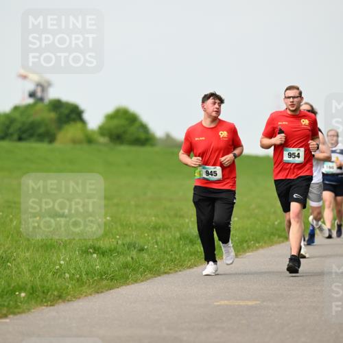 10.05.2026 - 8. Wedeler Halbmarathon Dr. Thomas Lammeyer http://msf.ph/oto/9699124 10.05.2026 11:36:05 Laufen 945, 954, 100 meine-sportfotos.de