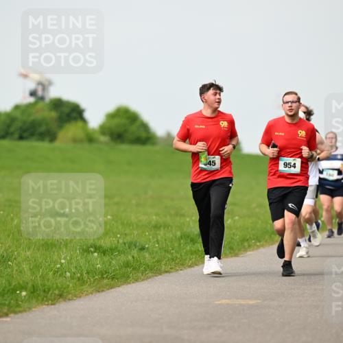 10.05.2026 - 8. Wedeler Halbmarathon Dr. Thomas Lammeyer http://msf.ph/oto/9699125 10.05.2026 11:36:05 Laufen 954, 160 meine-sportfotos.de