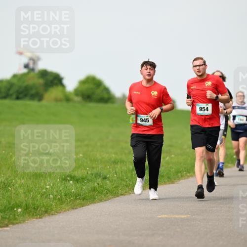 10.05.2026 - 8. Wedeler Halbmarathon Dr. Thomas Lammeyer http://msf.ph/oto/9699127 10.05.2026 11:36:05 Laufen 945, 954 meine-sportfotos.de
