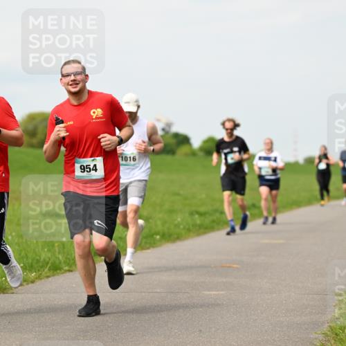 10.05.2026 - 8. Wedeler Halbmarathon Dr. Thomas Lammeyer http://msf.ph/oto/9699147 10.05.2026 11:36:10 Laufen 945, 954, 1016 meine-sportfotos.de