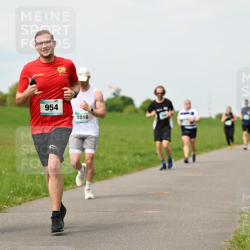 10.05.2026 - 8. Wedeler Halbmarathon Dr. Thomas Lammeyer http://msf.ph/oto/9699148 10.05.2026 11:36:11 Laufen 945, 954, 1016 meine-sportfotos.de
