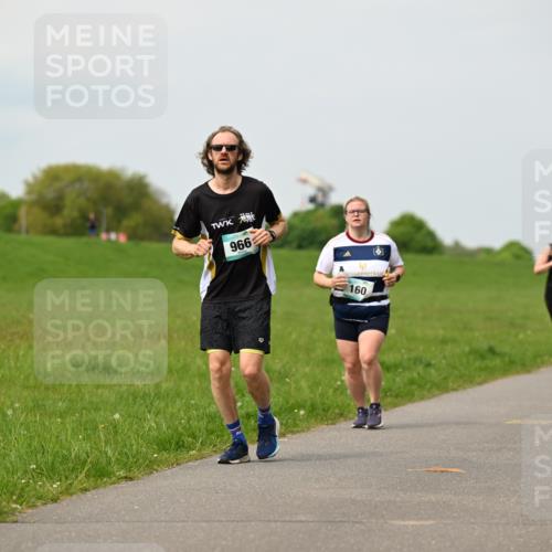 10.05.2026 - 8. Wedeler Halbmarathon Dr. Thomas Lammeyer http://msf.ph/oto/9699156 10.05.2026 11:36:14 Laufen 966, 160 meine-sportfotos.de
