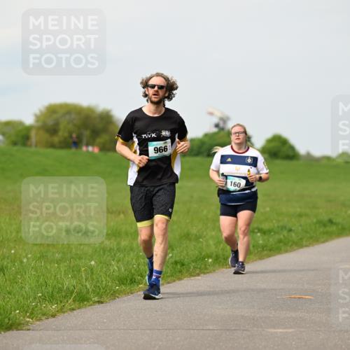 10.05.2026 - 8. Wedeler Halbmarathon Dr. Thomas Lammeyer http://msf.ph/oto/9699159 10.05.2026 11:36:14 Laufen 966, 160, 823 meine-sportfotos.de