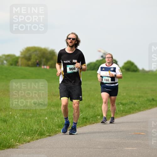 10.05.2026 - 8. Wedeler Halbmarathon Dr. Thomas Lammeyer http://msf.ph/oto/9699160 10.05.2026 11:36:14 Laufen 966, 160 meine-sportfotos.de