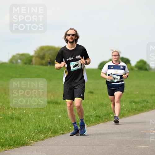 10.05.2026 - 8. Wedeler Halbmarathon Dr. Thomas Lammeyer http://msf.ph/oto/9699162 10.05.2026 11:36:14 Laufen 966, 160 meine-sportfotos.de