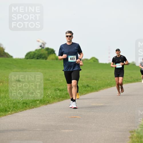 10.05.2026 - 8. Wedeler Halbmarathon Dr. Thomas Lammeyer http://msf.ph/oto/9699173 10.05.2026 11:36:17 Laufen 823, 749 meine-sportfotos.de