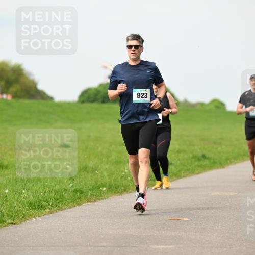 10.05.2026 - 8. Wedeler Halbmarathon Dr. Thomas Lammeyer http://msf.ph/oto/9699180 10.05.2026 11:36:18 Laufen 823 meine-sportfotos.de