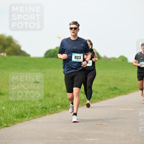 10.05.2026 - 8. Wedeler Halbmarathon Dr. Thomas Lammeyer http://msf.ph/oto/9699181 10.05.2026 11:36:18 Laufen 823 meine-sportfotos.de