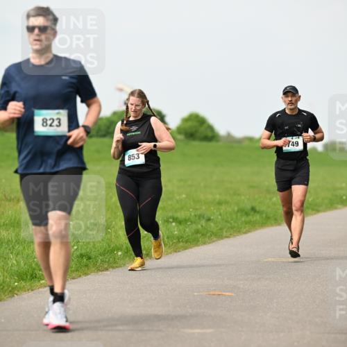 10.05.2026 - 8. Wedeler Halbmarathon Dr. Thomas Lammeyer http://msf.ph/oto/9699187 10.05.2026 11:36:20 Laufen 823, 853 meine-sportfotos.de