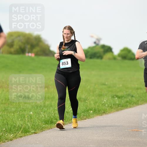 10.05.2026 - 8. Wedeler Halbmarathon Dr. Thomas Lammeyer http://msf.ph/oto/9699198 10.05.2026 11:36:21 Laufen 323, 853, 749 meine-sportfotos.de
