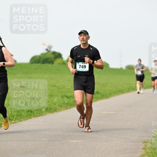 10.05.2026 - 8. Wedeler Halbmarathon Dr. Thomas Lammeyer http://msf.ph/oto/9699199 10.05.2026 11:36:22 Laufen 853, 749 meine-sportfotos.de