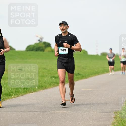 10.05.2026 - 8. Wedeler Halbmarathon Dr. Thomas Lammeyer http://msf.ph/oto/9699201 10.05.2026 11:36:22 Laufen 853, 749 meine-sportfotos.de