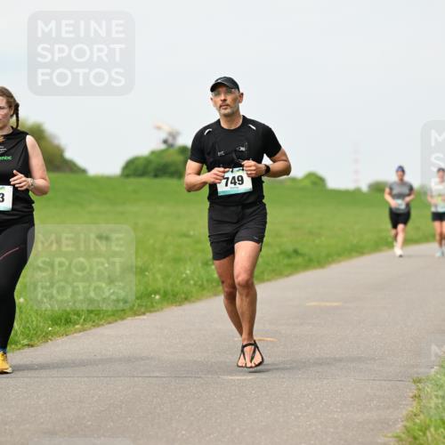 10.05.2026 - 8. Wedeler Halbmarathon Dr. Thomas Lammeyer http://msf.ph/oto/9699203 10.05.2026 11:36:22 Laufen 853, 749 meine-sportfotos.de